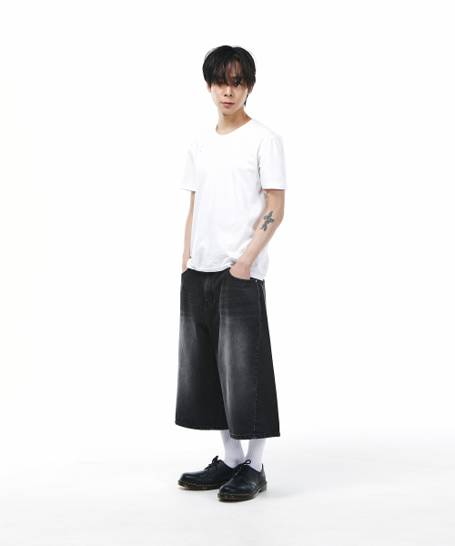 SIGNATURE（シグネチャ）の「ウォッシングカーブドバミューダデニムパンツ[ブラック]（その他パンツ・レディース・その他・LARGE/X-LARGE/SMALL/MEDIUM）」の2枚目の写真