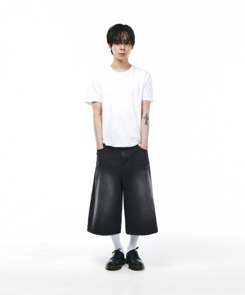 SIGNATURE（シグネチャ）の「ウォッシングカーブドバミューダデニムパンツ[ブラック]（その他パンツ・レディース・その他・LARGE/X-LARGE/SMALL/MEDIUM）」の3枚目の写真