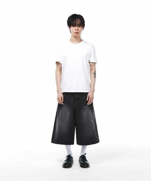 SIGNATURE（シグネチャ）の「ウォッシングカーブドバミューダデニムパンツ[ブラック]（その他パンツ・レディース・その他・LARGE/X-LARGE/SMALL/MEDIUM）」の5枚目の写真