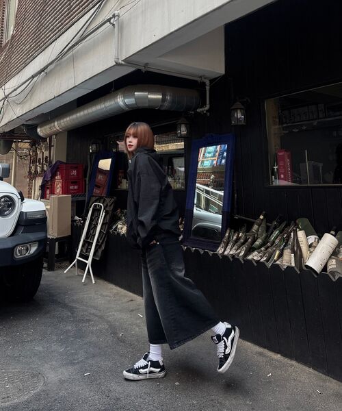 SIGNATURE（シグネチャ）の「ウォッシングカーブドバミューダデニムパンツ[ブラック]（その他パンツ・レディース・その他・LARGE/X-LARGE/SMALL/MEDIUM）」の16枚目の写真