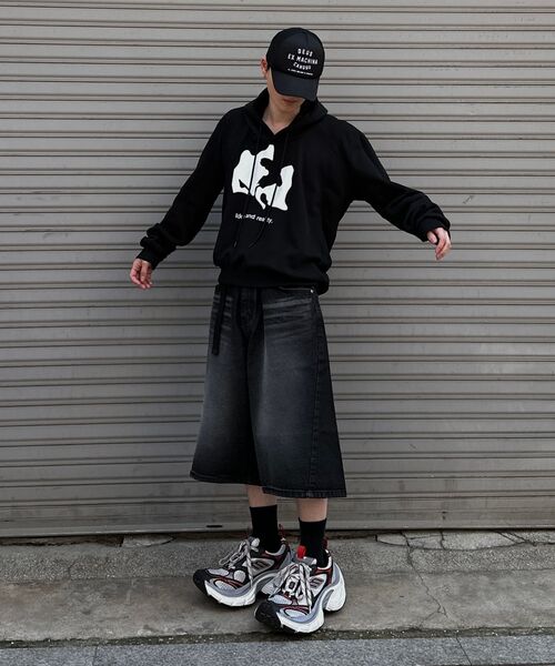 SIGNATURE（シグネチャ）の「ウォッシングカーブドバミューダデニムパンツ[ブラック]（その他パンツ・レディース・その他・LARGE/X-LARGE/SMALL/MEDIUM）」の18枚目の写真