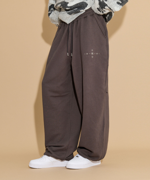HOODHOOD(フッドフッド)の「スターアップリケ刺繍スウェットパンツチャコール(スウェットパンツ・レディース・その他・3/1/2)」の1枚目の写真