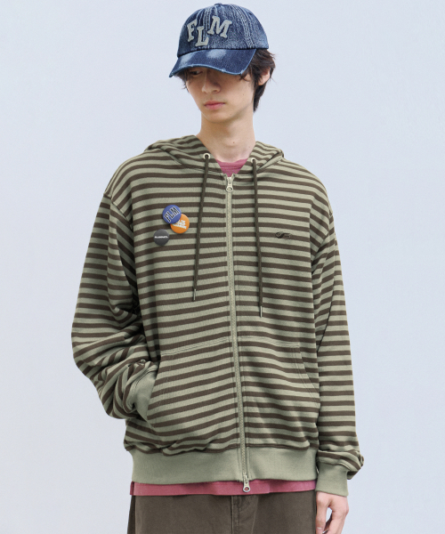 セール】シンボルストライプフードジップアップ-カーキ（パーカー）｜F
