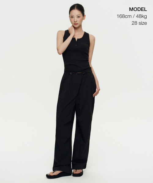 MUSINSA STANDARD WOMAN（ムシンサスタンダードウーマン）の「ウィメンズパラシュートパンツ[ブラック]（スウェットパンツ・レディース・その他・30/24/26/28/22）」の2枚目の写真
