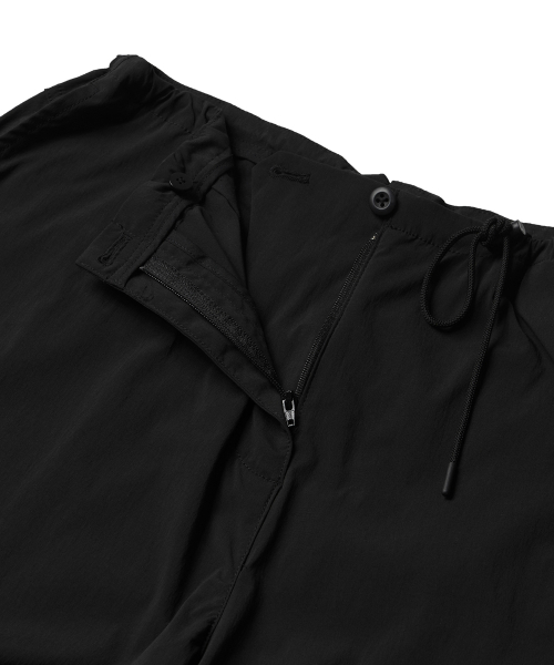 MUSINSA STANDARD WOMAN（ムシンサスタンダードウーマン）の「ウィメンズパラシュートパンツ[ブラック]（スウェットパンツ・レディース・その他・30/24/26/28/22）」の4枚目の写真