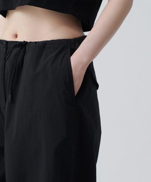 MUSINSA STANDARD WOMAN（ムシンサスタンダードウーマン）の「ウィメンズパラシュートパンツ[ブラック]（スウェットパンツ・レディース・その他・30/24/26/28/22）」の5枚目の写真