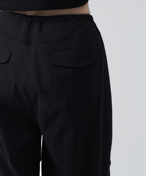 MUSINSA STANDARD WOMAN（ムシンサスタンダードウーマン）の「ウィメンズパラシュートパンツ[ブラック]（スウェットパンツ・レディース・その他・30/24/26/28/22）」の7枚目の写真