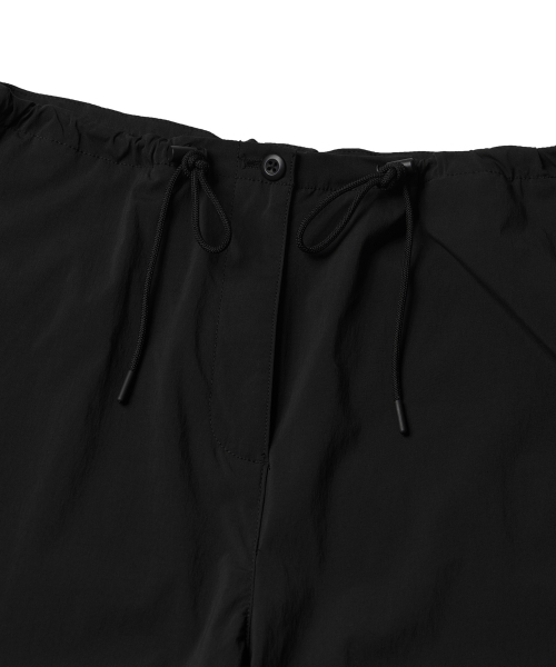 MUSINSA STANDARD WOMAN（ムシンサスタンダードウーマン）の「ウィメンズパラシュートパンツ[ブラック]（スウェットパンツ・レディース・その他・30/24/26/28/22）」の8枚目の写真