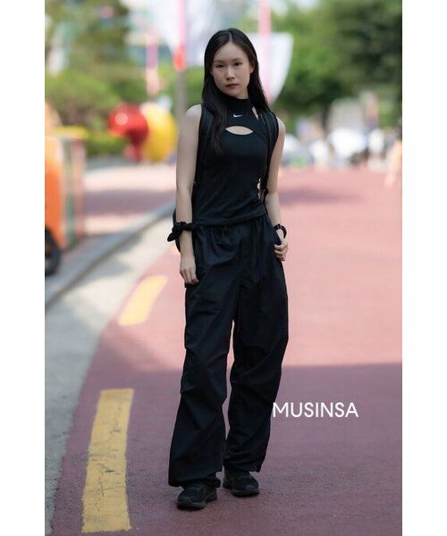 MUSINSA STANDARD WOMAN（ムシンサスタンダードウーマン）の「ウィメンズパラシュートパンツ[ブラック]（スウェットパンツ・レディース・その他・30/24/26/28/22）」の14枚目の写真