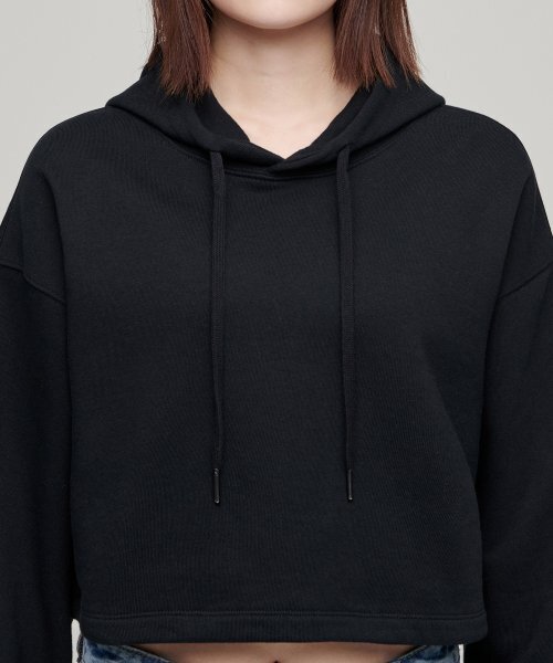 MUSINSA STANDARD WOMAN（ムシンサスタンダードウーマン）の「ウィメンズクロップフードパーカースウェットシャツ[ブラック]（パーカー・レディース・その他・SMALL/MEDIUM/LARGE/X-SMALL）」の6枚目の写真