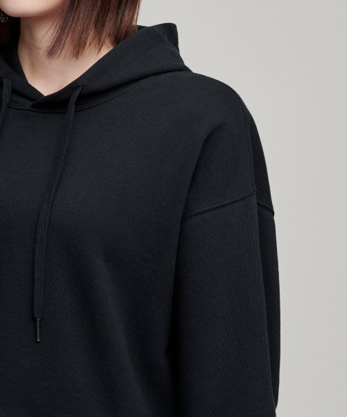 MUSINSA STANDARD WOMAN（ムシンサスタンダードウーマン）の「ウィメンズクロップフードパーカースウェットシャツ[ブラック]（パーカー・レディース・その他・SMALL/MEDIUM/LARGE/X-SMALL）」の7枚目の写真