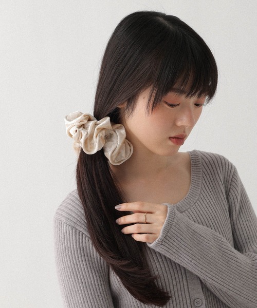 Heather（ヘザー）の「ボリュームベロアシュシュ　608743（シュシュ・レディース・アイボリー/ブラック・ONE SIZE）」の2枚目の写真