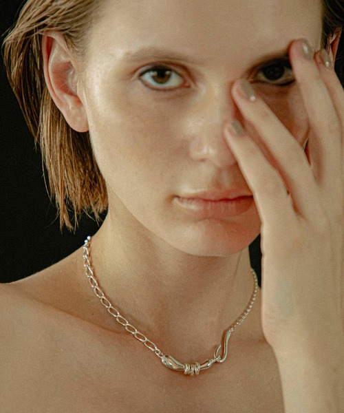 LAPUIS(ラピュイ)の「LAPUIS(ラピュイ) Flow Coil choker(チョーカー・レディース・マルチ/ゴールド・FREE)」の1枚目の写真