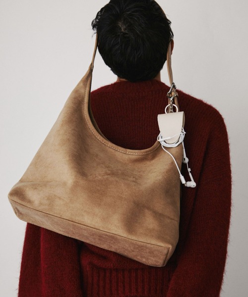 VION（ヴィオン）の「Curved Shoulder Bag / カーブドショルダーバック（ショルダーバッグ・レディース・ベージュ/ブラック・FREE）」の2枚目の写真