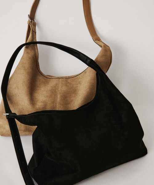 VION（ヴィオン）の「Curved Shoulder Bag / カーブドショルダーバック（ショルダーバッグ・レディース・ベージュ/ブラック・FREE）」の9枚目の写真