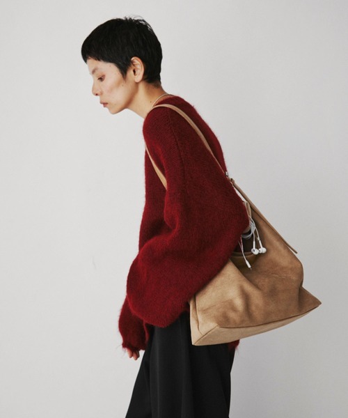 VION（ヴィオン）の「Curved Shoulder Bag / カーブドショルダーバック（ショルダーバッグ・レディース・ベージュ/ブラック・FREE）」の11枚目の写真