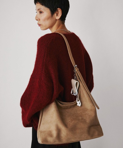 VION（ヴィオン）の「Curved Shoulder Bag / カーブドショルダーバック（ショルダーバッグ・レディース・ベージュ/ブラック・FREE）」の4枚目の写真