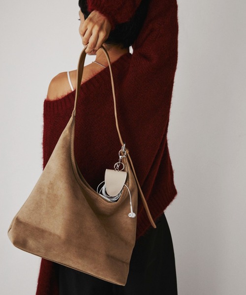 VION（ヴィオン）の「Curved Shoulder Bag / カーブドショルダーバック（ショルダーバッグ・レディース・ベージュ/ブラック・FREE）」の5枚目の写真