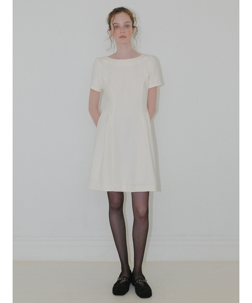 ETMON(エトモン)の「Shirring Flare Mini Dress, Ivory(ワンピース・レディース・その他・SMALL/MEDIUM)」の4枚目の写真
