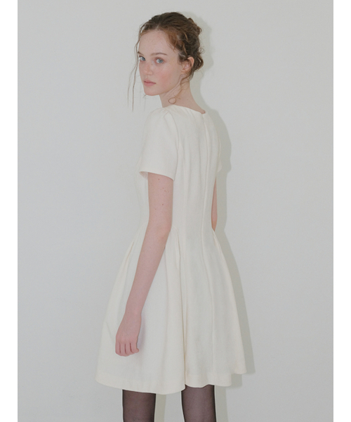ETMON(エトモン)の「Shirring Flare Mini Dress, Ivory(ワンピース・レディース・その他・SMALL/MEDIUM)」の5枚目の写真