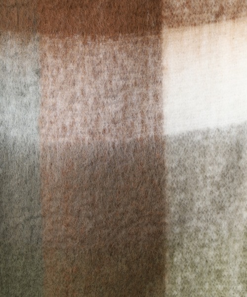 FUNALIVE（ファンアライブ）の「グラデーションブロックチェックストール（ストール/ショール・レディース・ベージュ/カーキ/ブルー・FREE）」の14枚目の写真