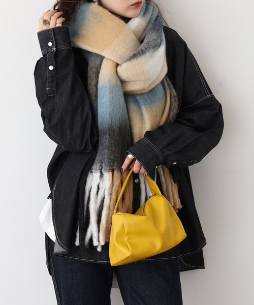 FUNALIVE（ファンアライブ）の「グラデーションブロックチェックストール（ストール/ショール・レディース・ベージュ/カーキ/ブルー・FREE）」の4枚目の写真