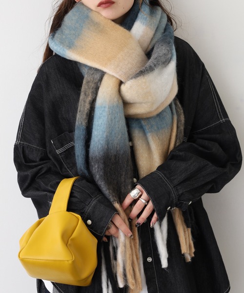 FUNALIVE（ファンアライブ）の「グラデーションブロックチェックストール（ストール/ショール・レディース・ベージュ/カーキ/ブルー・FREE）」の6枚目の写真