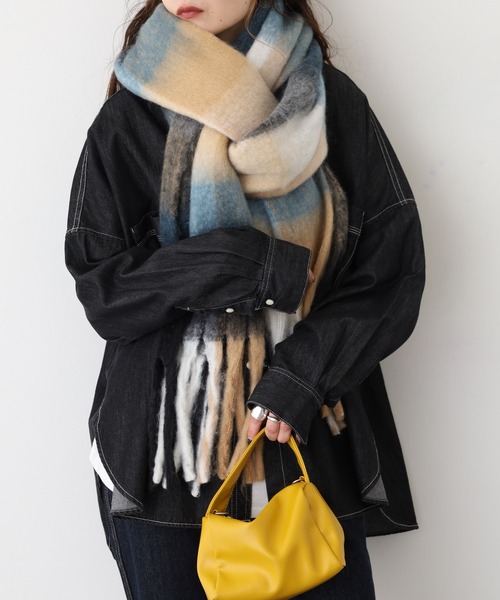 FUNALIVE（ファンアライブ）の「グラデーションブロックチェックストール（ストール/ショール・レディース・ベージュ/カーキ/ブルー・FREE）」の5枚目の写真