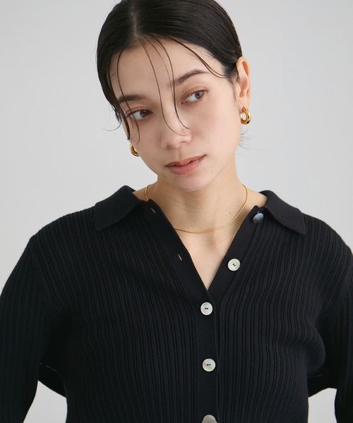 SALON adam et rope'（サロン アダム エ ロペ）の「コットンシルクカシミアリブポロカーディガン（カーディガン/ボレロ・レディース・ブラック/ベージュ・FREE）」の5枚目の写真