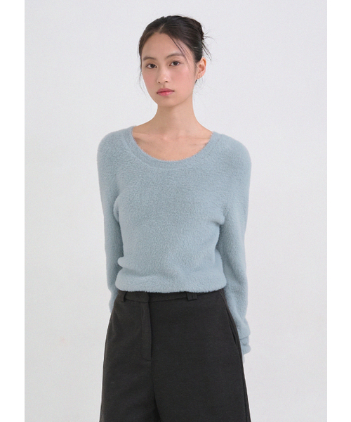 MICANE(ミケーネ)の「パウダリーUネックニット(ニット/セーター・レディース・スカイブルー/ブラック/アイボリー・X-LARGE/LARGE/MEDIUM/SMALL)」の4枚目の写真