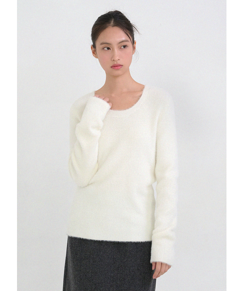 MICANE(ミケーネ)の「パウダリーUネックニット(ニット/セーター・レディース・スカイブルー/ブラック/アイボリー・X-LARGE/LARGE/MEDIUM/SMALL)」の16枚目の写真