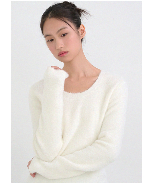 MICANE(ミケーネ)の「パウダリーUネックニット(ニット/セーター・レディース・スカイブルー/ブラック/アイボリー・X-LARGE/LARGE/MEDIUM/SMALL)」の18枚目の写真