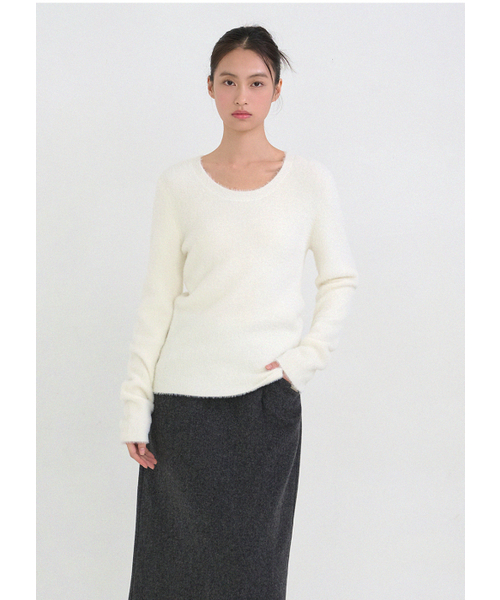 MICANE(ミケーネ)の「パウダリーUネックニット(ニット/セーター・レディース・スカイブルー/ブラック/アイボリー・X-LARGE/LARGE/MEDIUM/SMALL)」の19枚目の写真