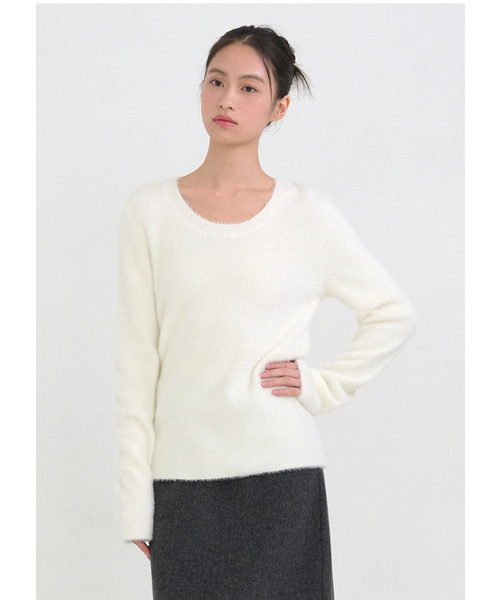 MICANE(ミケーネ)の「パウダリーUネックニット(ニット/セーター・レディース・スカイブルー/ブラック/アイボリー・X-LARGE/LARGE/MEDIUM/SMALL)」の21枚目の写真