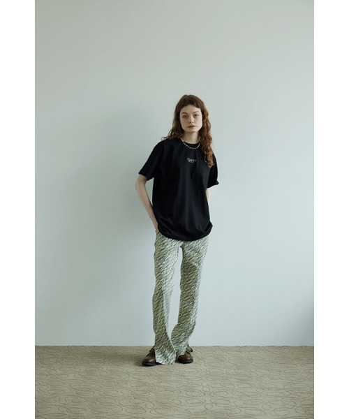 KOOKEESEE(クキシ)の「セミブーツカットラミプリントスリットパンツ_淡い黄色(その他パンツ・レディース・その他・SMALL/MEDIUM)」の2枚目の写真