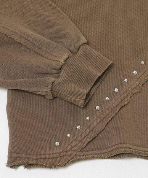 SENSE OF PLACE by URBAN RESEARCH（センスオブプレイスバイアーバンリサーチ）の「スタッズピグメントカットトップ（スウェット・レディース・アイボリー/チャコールグレー/ブラウン・ONE）」の6枚目の写真