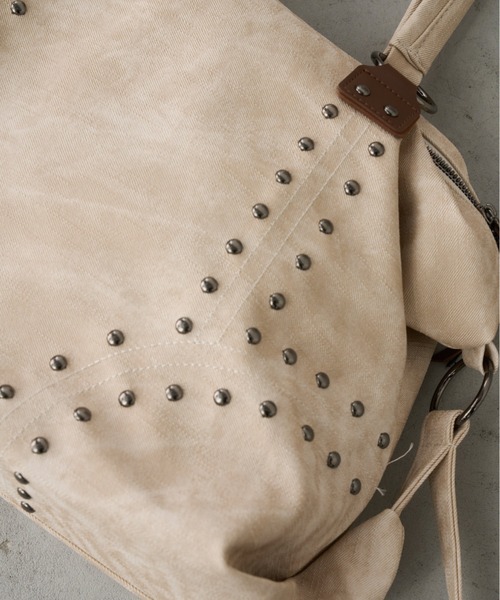 Unitage（ユニテージ）の「スタッズデザインボストンバッグ【select item】（ボストンバッグ・レディース・ブラウン/アイボリー・FREE）」の4枚目の写真