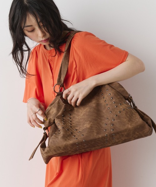 Unitage(ユニテージ)の「スタッズデザインボストンバッグ【select item】(ボストンバッグ・レディース・ブラウン/アイボリー・FREE)」の6枚目の写真