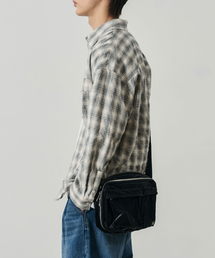 ALYSS（アリス）の「ユーティリティマルチクロスバッグ [グロッシーブラック]（メッセンジャーバッグ）」