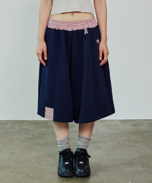 ITZAVIBE(イッザバイブ)の「CHECK BANDING BERMUDA PANTS - NAVY(その他パンツ・レディース・その他・ONE SIZE)」の1枚目の写真