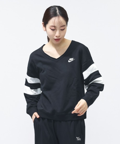 NIKE（ナイキ）の「ナイキ NIKE ナイキ  NSW クラブ フリース VNECK L/S クルー（スウェット・レディース・レッドパープル/ブラック・S/M/L）」の5枚目の写真