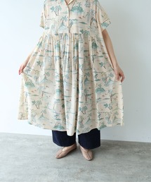 Island print tiered open collar ワンピース