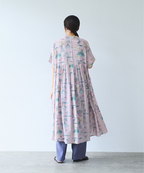 yuni(ユニ )の「Island print tiered open collar ワンピース(ワンピース・レディース・ピンク/ベージュ・FREE)」の10枚目の写真