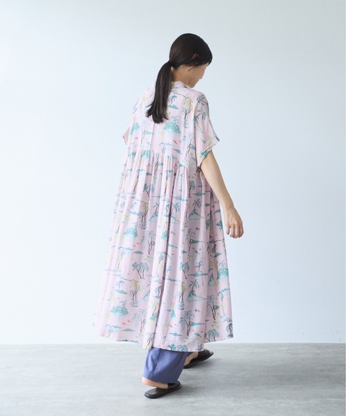 yuni(ユニ )の「Island print tiered open collar ワンピース(ワンピース・レディース・ピンク/ベージュ・FREE)」の9枚目の写真
