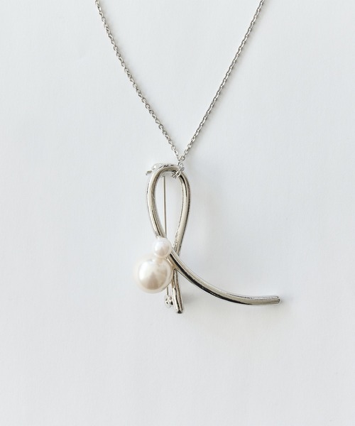 Phoebe（フィービィー）の「2wayクロスメタルパールブローチネックレス　セレモニー/入卒/式典（ネックレス・レディース・イエローゴールド/シルバー・FREE）」の2枚目の写真