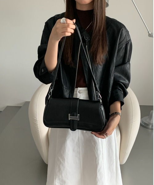 Lips(リップス)の「コンパクト×高見えデザインで魅せる!大人の洗練ショルダーバッグ(ハンドバッグ・レディース・ボルドー/ブラウン/アイボリー/ブラック・FREE)」の10枚目の写真
