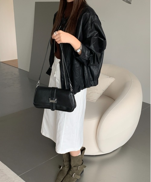 Lips(リップス)の「コンパクト×高見えデザインで魅せる!大人の洗練ショルダーバッグ(ハンドバッグ・レディース・ボルドー/ブラウン/アイボリー/ブラック・FREE)」の11枚目の写真