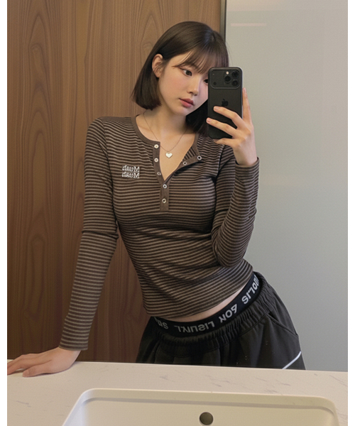 muahmuah（ムーアムーア）の「ヘンリーネックストライプステッチTシャツ[6色]（Tシャツ/カットソー・レディース・アイボリー/ブラック/グレー/ブルー/ブラウン/クリーム・FREE）」の12枚目の写真