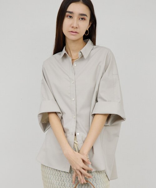 GALLARDAGALANTE（ガリャルダガランテ）の「ハーフスリーブシャツ（シャツ/ブラウス・レディース・グレイッシュベージュ/サックスブルー/ホワイト/ネイビー・FREE）」の3枚目の写真