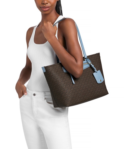 MICHAEL KORS(マイケルコース)の「JET SET TRAVEL トートバッグ ミディアム - MKシグネチャー(トートバッグ・レディース・ブルー系・FREE)」の2枚目の写真